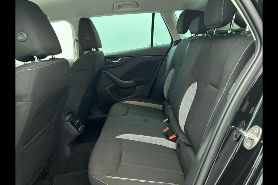 Škoda Kamiq 1.0 TSI Business Edition DSG Navigatie Climate control Cruise control LED Keyless Achteruitrijcamera Parkeersensoren Apple Carplay/ Android Auto Radio