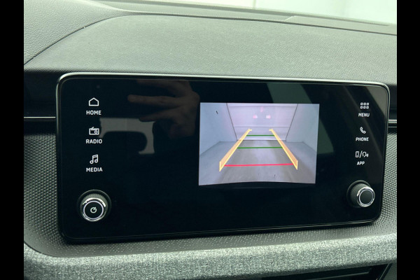 Škoda Kamiq 1.0 TSI Business Edition DSG Navigatie Climate control Cruise control LED Keyless Achteruitrijcamera Parkeersensoren Apple Carplay/ Android Auto Radio