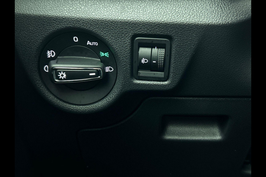 Škoda Kamiq 1.0 TSI Business Edition DSG Navigatie Climate control Cruise control LED Keyless Achteruitrijcamera Parkeersensoren Apple Carplay/ Android Auto Radio