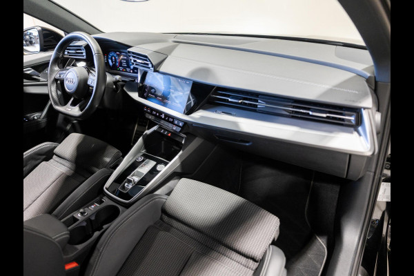 Audi A3 Limousine 30 TFSI 2x S-Line edition / 110pk / Panorama dak / Trekhaak /