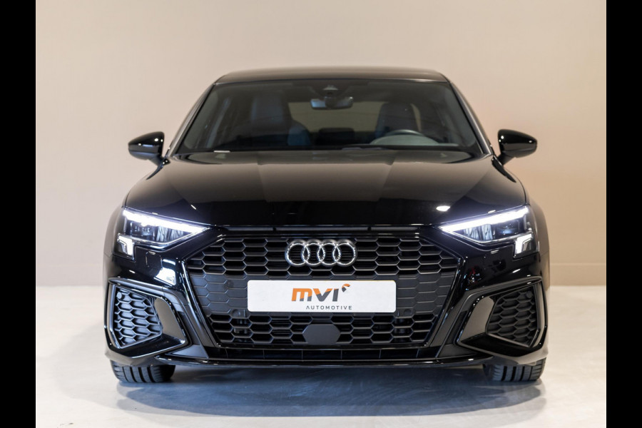 Audi A3 Limousine 30 TFSI 2x S-Line edition / 110pk / Panorama dak / Trekhaak /