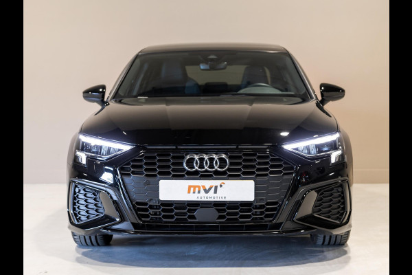 Audi A3 Limousine 30 TFSI 2x S-Line edition / 110pk / Panorama dak / Trekhaak /