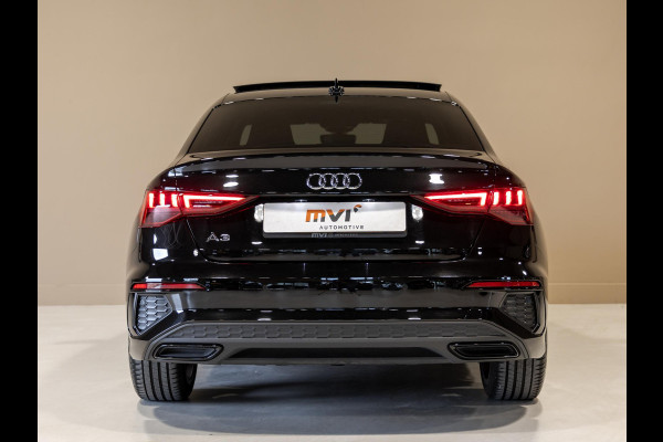 Audi A3 Limousine 30 TFSI 2x S-Line edition / 110pk / Panorama dak / Trekhaak /