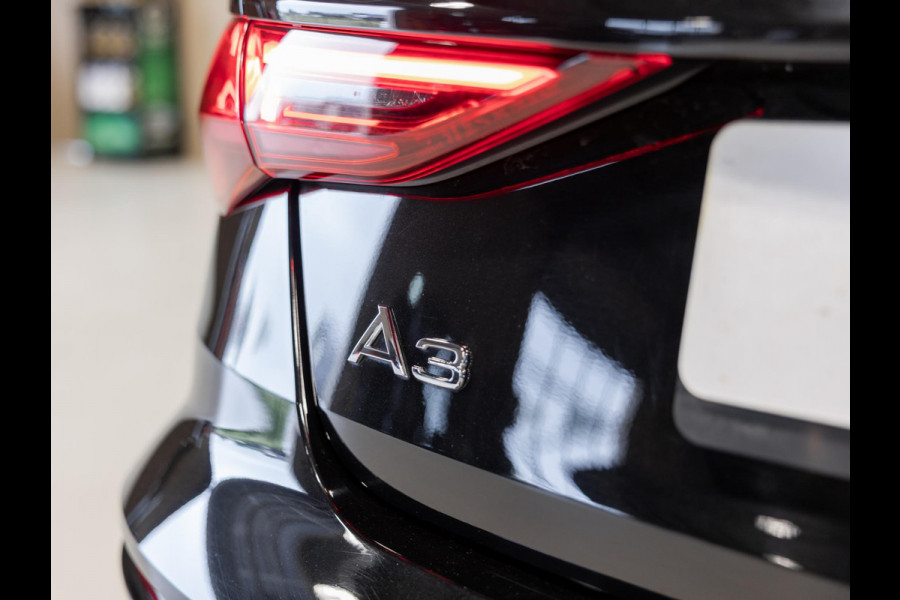 Audi A3 Limousine 30 TFSI 2x S-Line edition / 110pk / Panorama dak / Trekhaak /