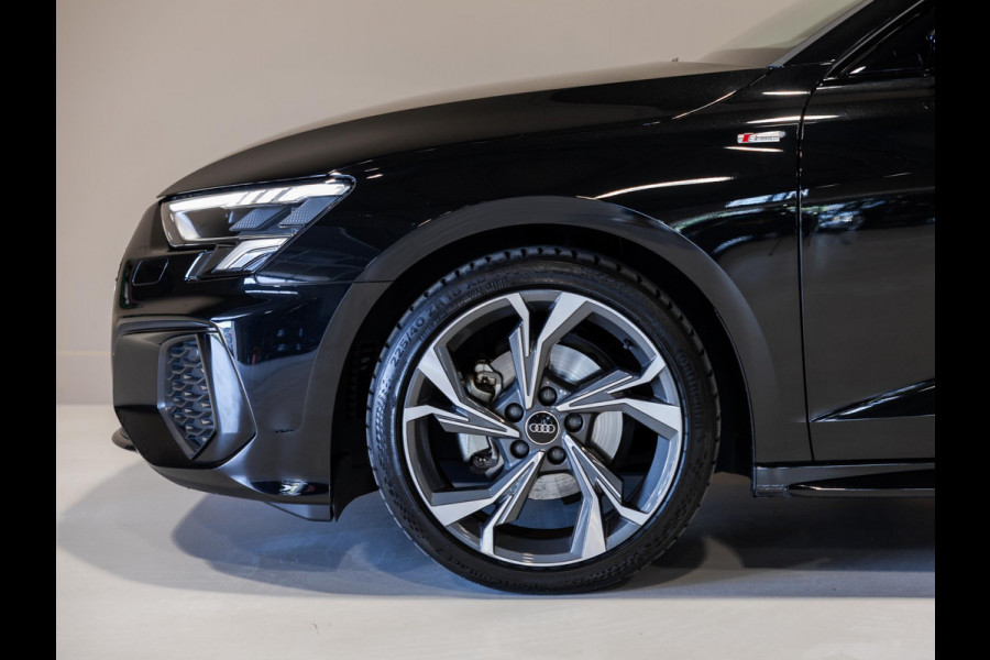 Audi A3 Limousine 30 TFSI 2x S-Line edition / 110pk / Panorama dak / Trekhaak /