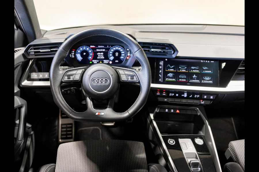 Audi A3 Limousine 30 TFSI 2x S-Line edition / 110pk / Panorama dak / Trekhaak /