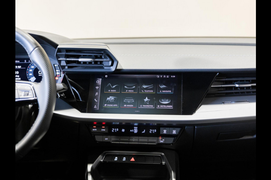 Audi A3 Limousine 30 TFSI 2x S-Line edition / 110pk / Panorama dak / Trekhaak /