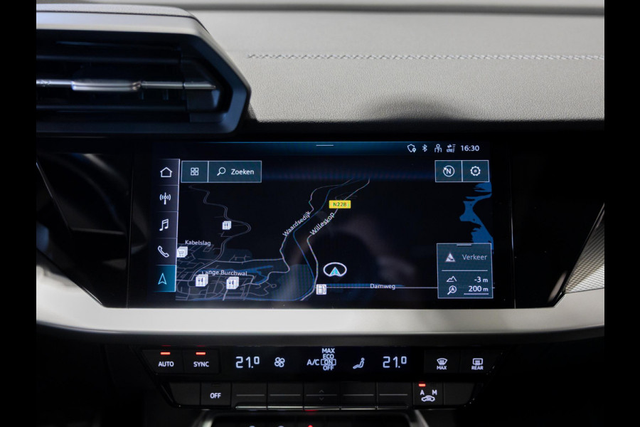 Audi A3 Limousine 30 TFSI 2x S-Line edition / 110pk / Panorama dak / Trekhaak /