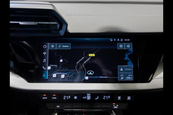 Audi A3 Limousine 30 TFSI 2x S-Line edition / 110pk / Panorama dak / Trekhaak /