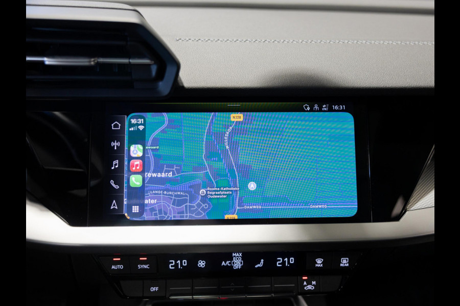 Audi A3 Limousine 30 TFSI 2x S-Line edition / 110pk / Panorama dak / Trekhaak /