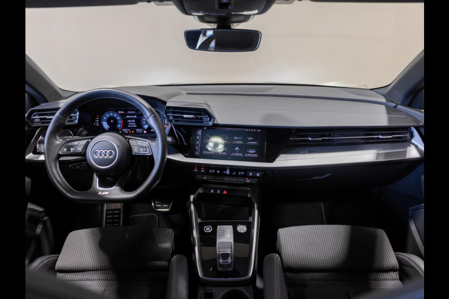 Audi A3 Limousine 30 TFSI 2x S-Line edition / 110pk / Panorama dak / Trekhaak /