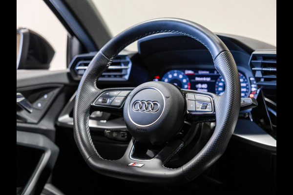 Audi A3 Limousine 30 TFSI 2x S-Line edition / 110pk / Panorama dak / Trekhaak /