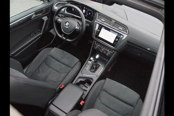 Volkswagen Tiguan Allspace 1.5 TSI Highline Business R 7p. | Panoramadak | Trekhaak | Camera | Sfeerverlichting | Apple Carplay | NL-Auto |