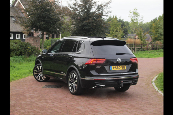 Volkswagen Tiguan Allspace 1.5 TSI Highline Business R 7p. | Panoramadak | Trekhaak | Camera | Sfeerverlichting | Apple Carplay | NL-Auto |