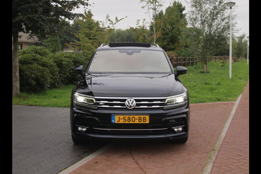 Volkswagen Tiguan Allspace 1.5 TSI Highline Business R 7p. | Panoramadak | Trekhaak | Camera | Sfeerverlichting | Apple Carplay | NL-Auto |