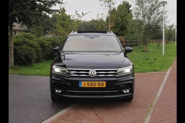 Volkswagen Tiguan Allspace 1.5 TSI Highline Business R 7p. | Panoramadak | Trekhaak | Camera | Sfeerverlichting | Apple Carplay | NL-Auto |