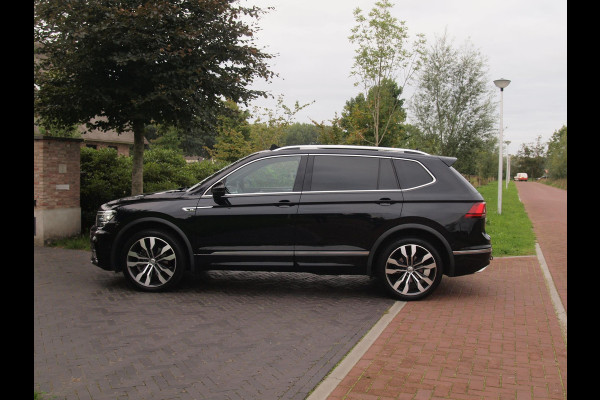 Volkswagen Tiguan Allspace 1.5 TSI Highline Business R 7p. | Panoramadak | Trekhaak | Camera | Sfeerverlichting | Apple Carplay | NL-Auto |