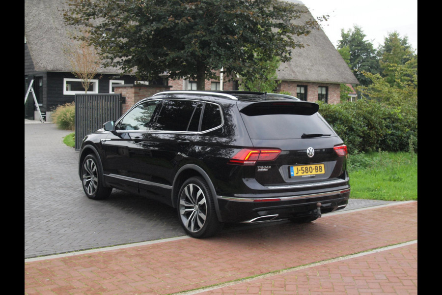 Volkswagen Tiguan Allspace 1.5 TSI Highline Business R 7p. | Panoramadak | Trekhaak | Camera | Sfeerverlichting | Apple Carplay | NL-Auto |
