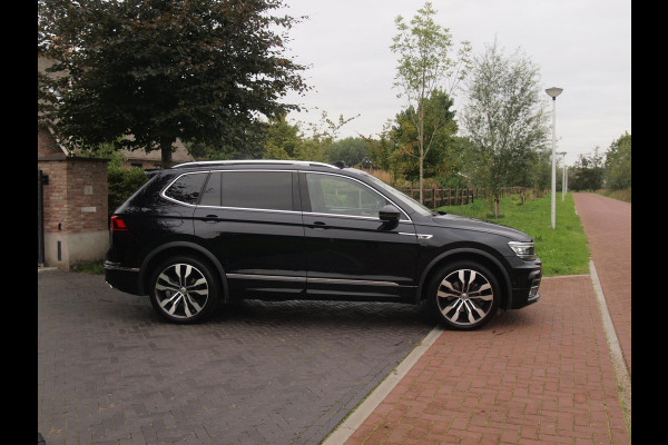 Volkswagen Tiguan Allspace 1.5 TSI Highline Business R 7p. | Panoramadak | Trekhaak | Camera | Sfeerverlichting | Apple Carplay | NL-Auto |