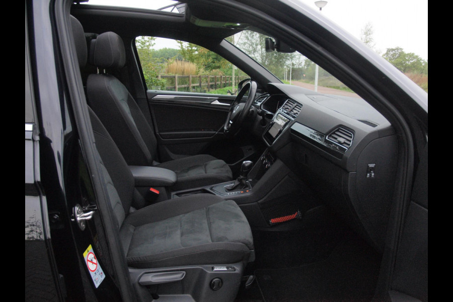 Volkswagen Tiguan Allspace 1.5 TSI Highline Business R 7p. | Panoramadak | Trekhaak | Camera | Sfeerverlichting | Apple Carplay | NL-Auto |