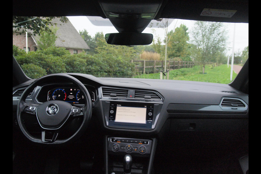 Volkswagen Tiguan Allspace 1.5 TSI Highline Business R 7p. | Panoramadak | Trekhaak | Camera | Sfeerverlichting | Apple Carplay | NL-Auto |