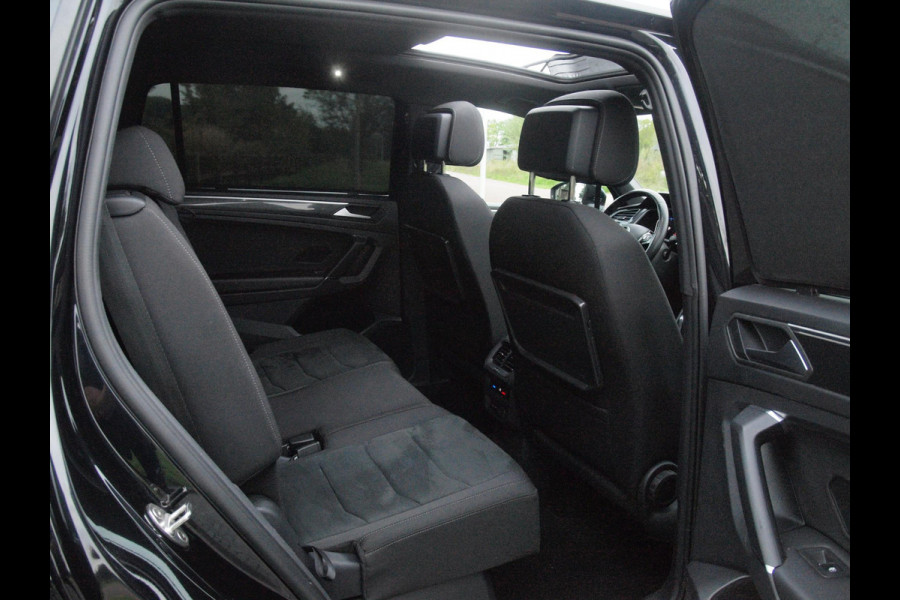 Volkswagen Tiguan Allspace 1.5 TSI Highline Business R 7p. | Panoramadak | Trekhaak | Camera | Sfeerverlichting | Apple Carplay | NL-Auto |