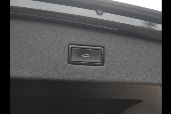 Volkswagen Tiguan Allspace 1.5 TSI Highline Business R 7p. | Panoramadak | Trekhaak | Camera | Sfeerverlichting | Apple Carplay | NL-Auto |