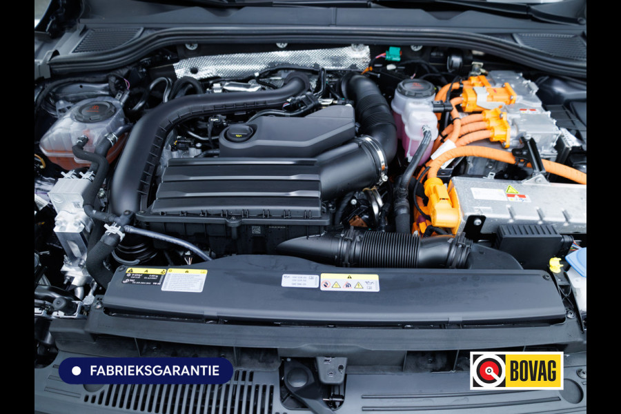 Volkswagen Golf 1.5 eHybrid GTE 272PK | Pano | Leer | Stoelkoeling | Stoel-Stuurverwarming | Elec. trekhaak | Travel assist | IQ-Drive | IQ-Led | Black-style | Memorystoel | Adaptive Cruise | Head-Up | Keyless | Sfeerverlichting | DCC |