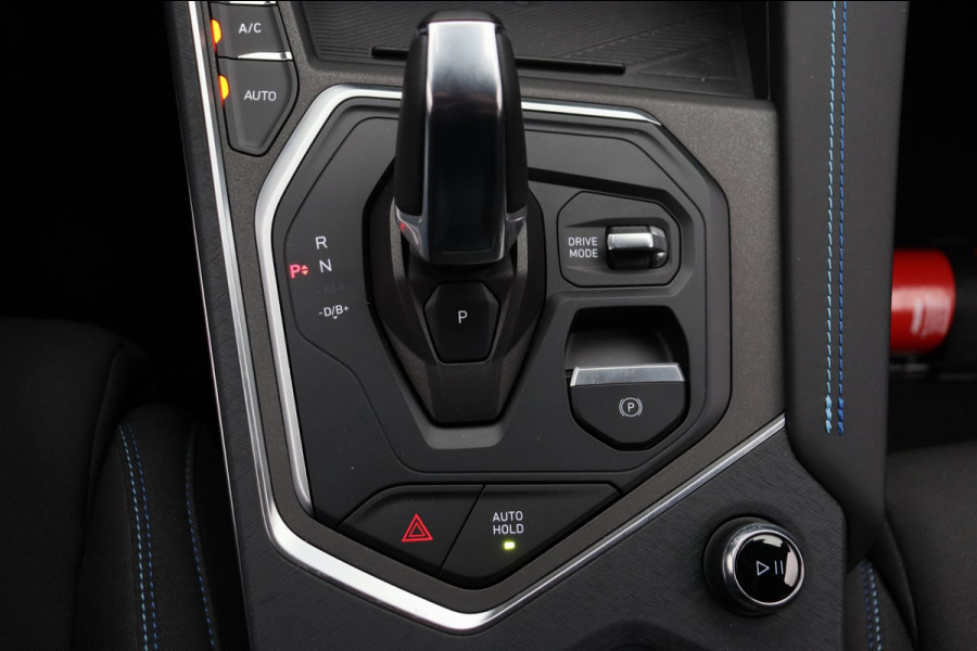 Lynk & Co 01 1.5 261PK Plug-in Hybrid *Origineel NL* Zwarte hemel 360 Camera Pano/dak Apple/Carplay Adaptive/Cruise