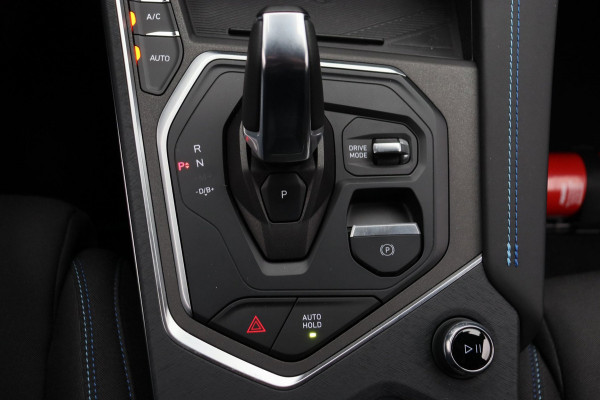 Lynk & Co 01 1.5 261PK Plug-in Hybrid *Origineel NL* Zwarte hemel 360 Camera Pano/dak Apple/Carplay Adaptive/Cruise