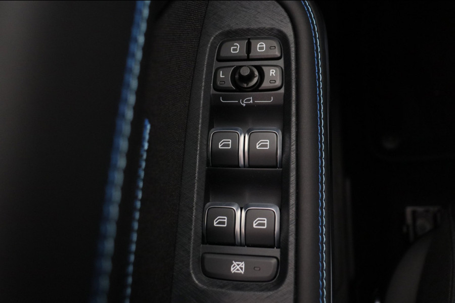 Lynk & Co 01 1.5 261PK Plug-in Hybrid *Origineel NL* Zwarte hemel 360 Camera Pano/dak Apple/Carplay Adaptive/Cruise