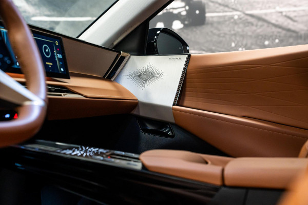 DS No 8 AWD Long Range Étoile Absolute Comfort Tech 97 kWh *Focal Electra 3D / Panorama / Night-Vision / Stoelventilatie- & Massage / HUD / DS Neck Warmer*