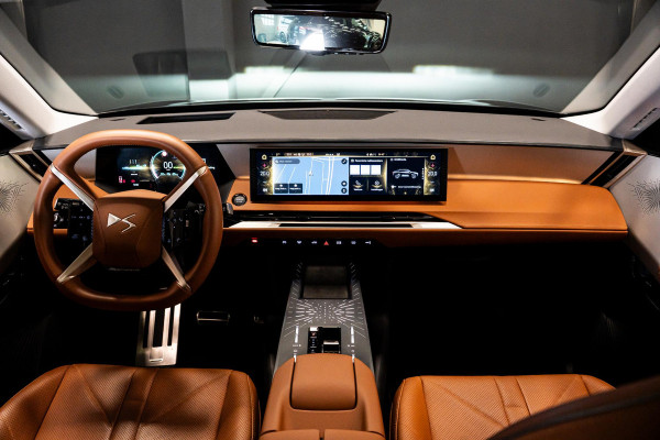 DS No 8 AWD Long Range Étoile Absolute Comfort Tech 97 kWh *Focal Electra 3D / Panorama / Night-Vision / Stoelventilatie- & Massage / HUD / DS Neck Warmer*