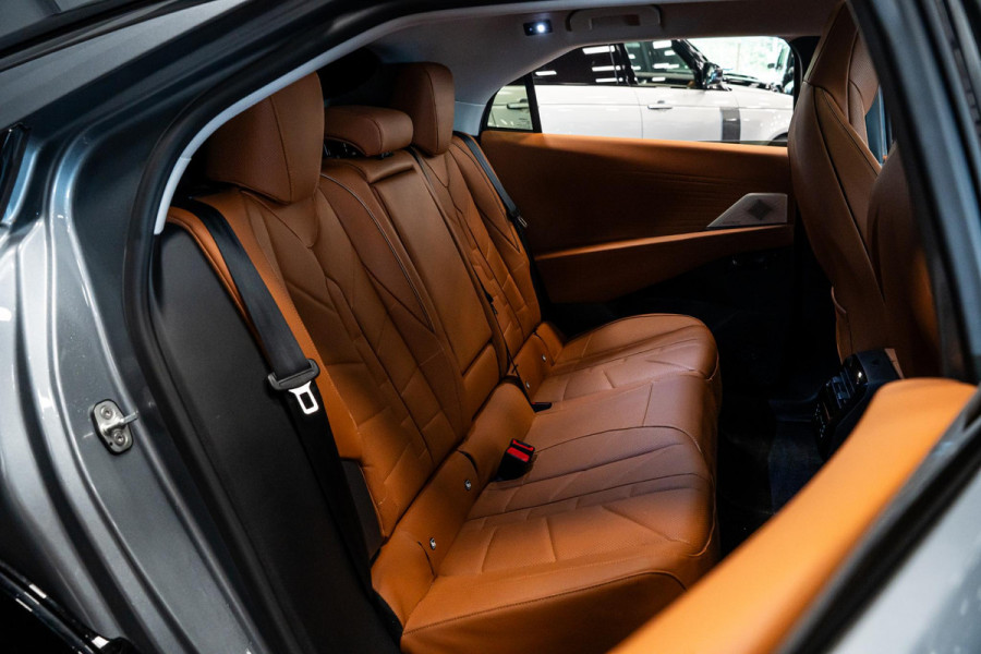 DS No 8 AWD Long Range Étoile Absolute Comfort Tech 97 kWh *Focal Electra 3D / Panorama / Night-Vision / Stoelventilatie- & Massage / HUD / DS Neck Warmer*