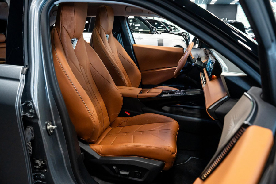 DS No 8 AWD Long Range Étoile Absolute Comfort Tech 97 kWh *Focal Electra 3D / Panorama / Night-Vision / Stoelventilatie- & Massage / HUD / DS Neck Warmer*
