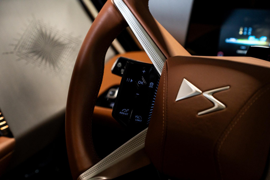 DS No 8 AWD Long Range Étoile Absolute Comfort Tech 97 kWh *Focal Electra 3D / Panorama / Night-Vision / Stoelventilatie- & Massage / HUD / DS Neck Warmer*