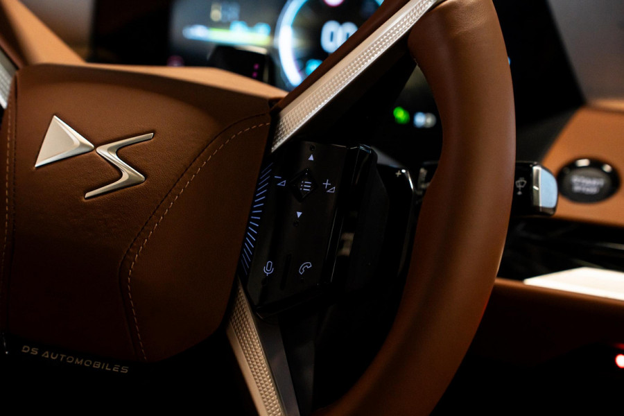 DS No 8 AWD Long Range Étoile Absolute Comfort Tech 97 kWh *Focal Electra 3D / Panorama / Night-Vision / Stoelventilatie- & Massage / HUD / DS Neck Warmer*