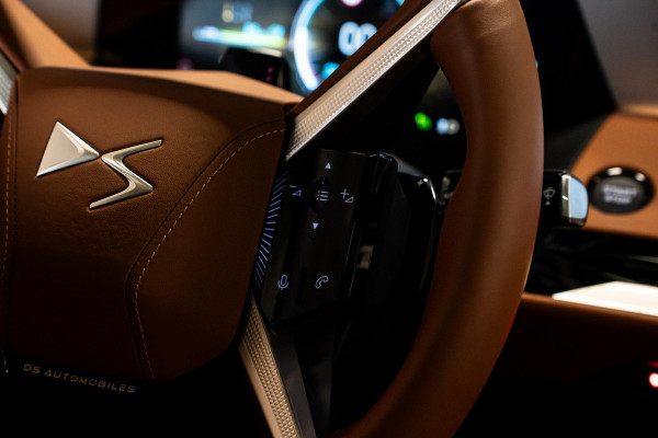 DS No 8 AWD Long Range Étoile Absolute Comfort Tech 97 kWh *Focal Electra 3D / Panorama / Night-Vision / Stoelventilatie- & Massage / HUD / DS Neck Warmer*