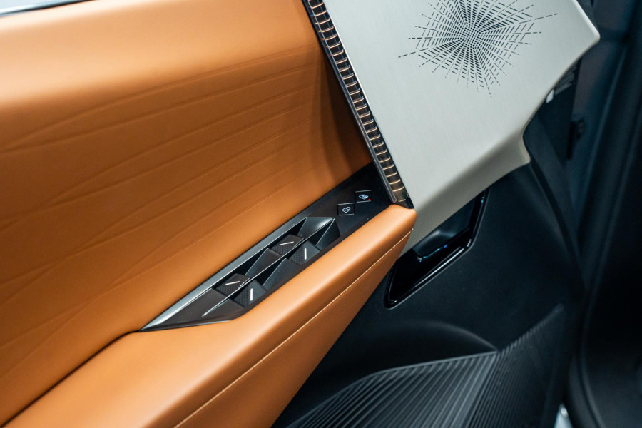 DS No 8 AWD Long Range Étoile Absolute Comfort Tech 97 kWh *Focal Electra 3D / Panorama / Night-Vision / Stoelventilatie- & Massage / HUD / DS Neck Warmer*