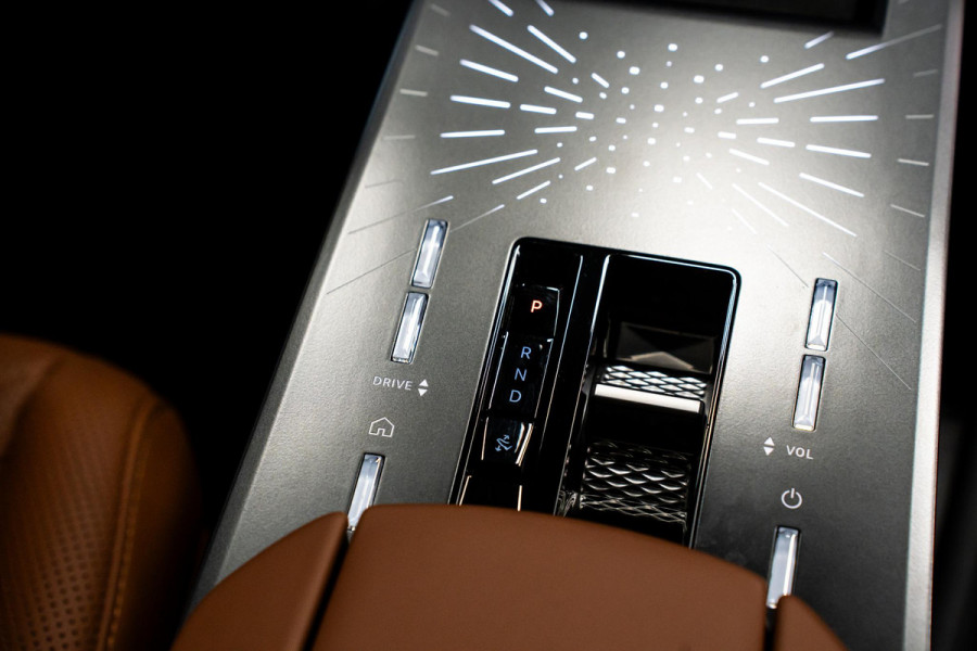 DS No 8 AWD Long Range Étoile Absolute Comfort Tech 97 kWh *Focal Electra 3D / Panorama / Night-Vision / Stoelventilatie- & Massage / HUD / DS Neck Warmer*