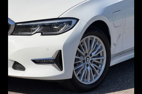 BMW 3-serie 330e Automaat High Executive, schuifdak, lederen sportinterieur, headup display, stoelverwarming