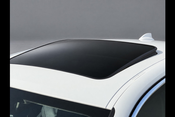 BMW 3-serie 330e Automaat High Executive, schuifdak, lederen sportinterieur, headup display, stoelverwarming
