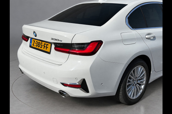 BMW 3-serie 330e Automaat High Executive, schuifdak, lederen sportinterieur, headup display, stoelverwarming