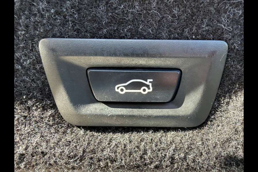 BMW 3-serie 330e Automaat High Executive, schuifdak, lederen sportinterieur, headup display, stoelverwarming