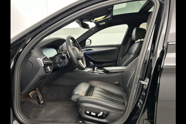 BMW 5 Serie Touring 520i High Exe. M-Sport Pano-dak/Leder/Camera/Keyless Entry