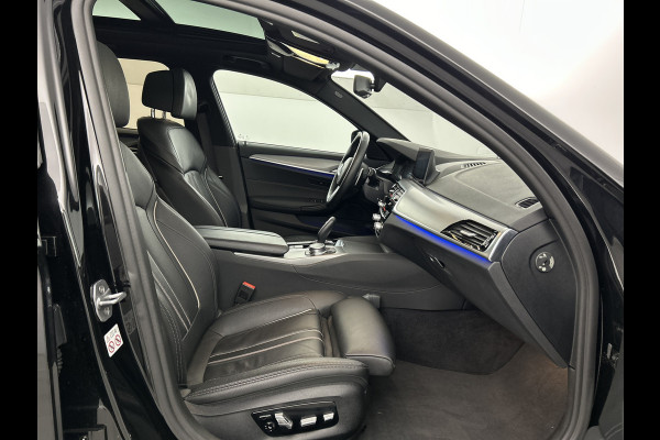 BMW 5 Serie Touring 520i High Exe. M-Sport Pano-dak/Leder/Camera/Keyless Entry