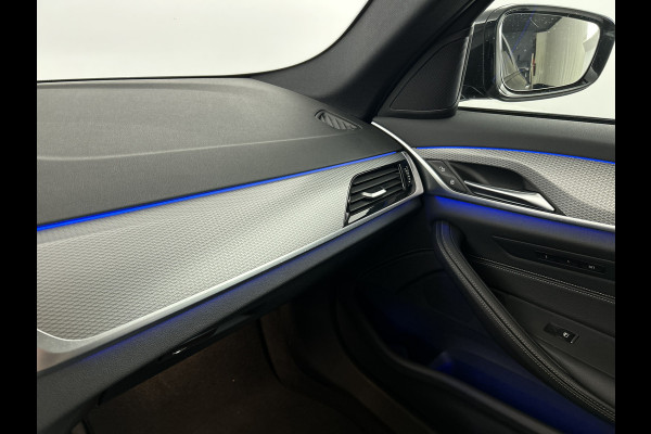 BMW 5 Serie Touring 520i High Exe. M-Sport Pano-dak/Leder/Camera/Keyless Entry