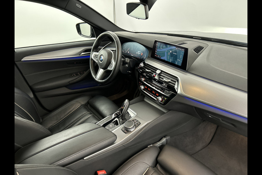 BMW 5 Serie Touring 520i High Exe. M-Sport Pano-dak/Leder/Camera/Keyless Entry