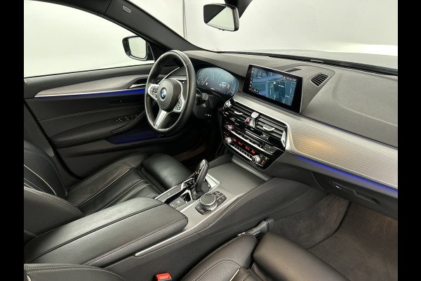 BMW 5 Serie Touring 520i High Exe. M-Sport Pano-dak/Leder/Camera/Keyless Entry