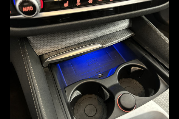 BMW 5 Serie Touring 520i High Exe. M-Sport Pano-dak/Leder/Camera/Keyless Entry
